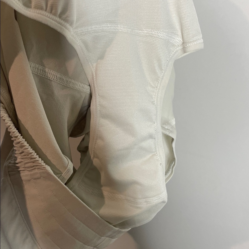 Sold Lululemon | Women’s Hotty Hot Athletic Shorts in Bone Size 8 - Picture 6 of 7